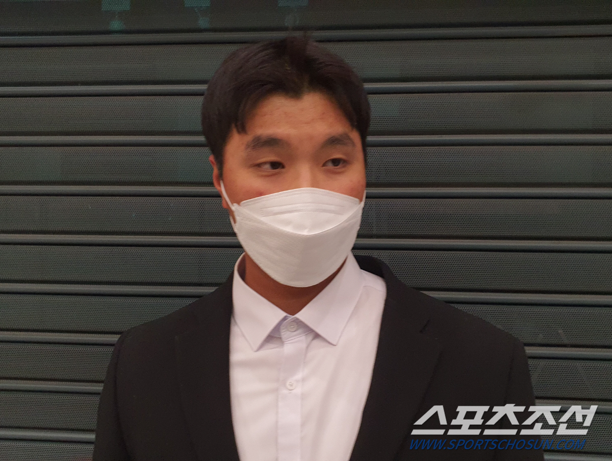 "맞으면 멀리 날아가니까…." 150㎞ 파이어볼러와 맞바꾼 군필 거포 유…