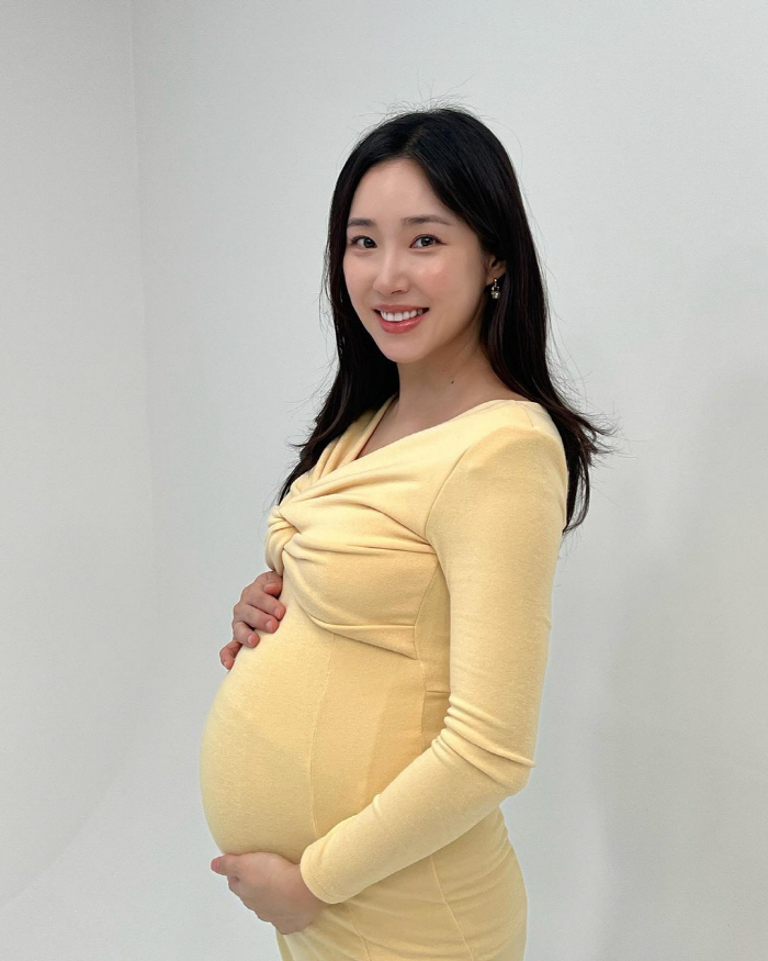 최희, 만삭에 밀착 원피스 입고 '볼록 D라인' 자랑..."50일대 진입…
