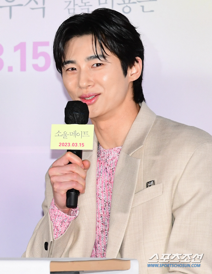 '소울메이트' 변우석 "영화 보고 안 울려고 했는데..저도 모르게 눈물 …