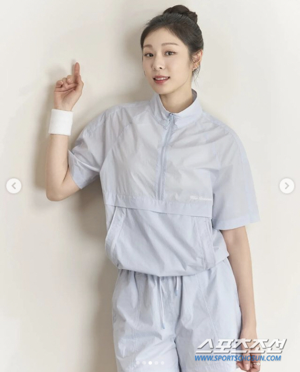 '33세' 김연아, 새색시의 '섹시 복근' 노출…숏팬츠 하의로 각선미도 …