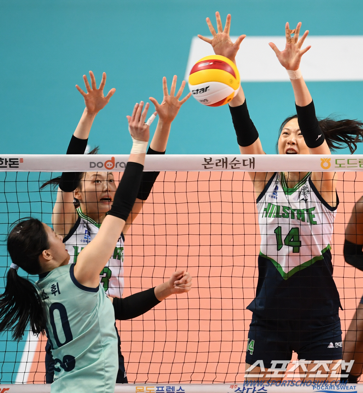 몬타뇨 감 잡았다! 현대건설, GS칼텍스 잡고 '천적' 재확인…1위 맹추…