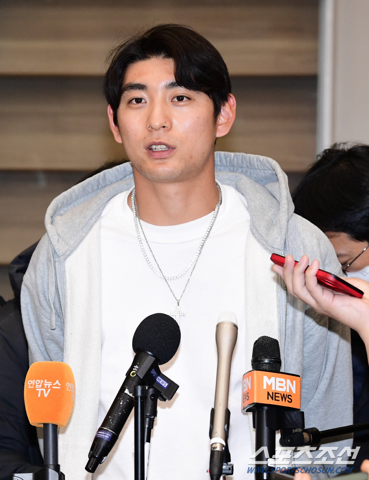 최장 해외 체류→우여곡절 35시간 여정…MVP 자신감 "저는 젊어서 괜찮…