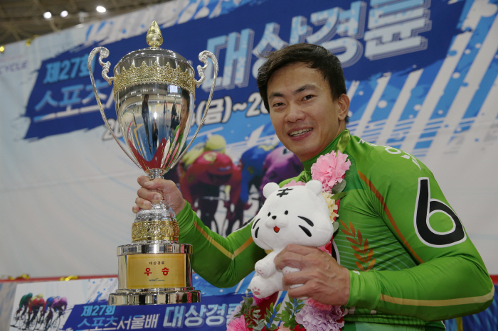 <경륜> 그랑프리 챔피언 정종진, 스포츠서울배도 품었다