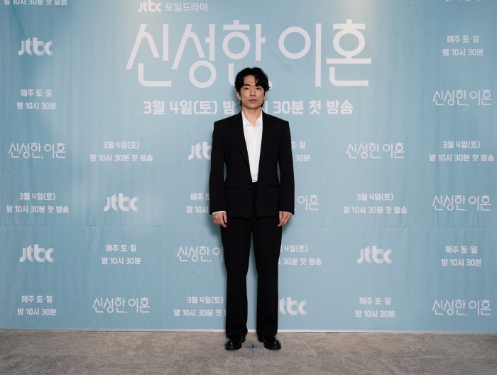 '신성한, 이혼' 정문성 "과하게 안보이려 했는데, 조승우가 바지 좀 올…