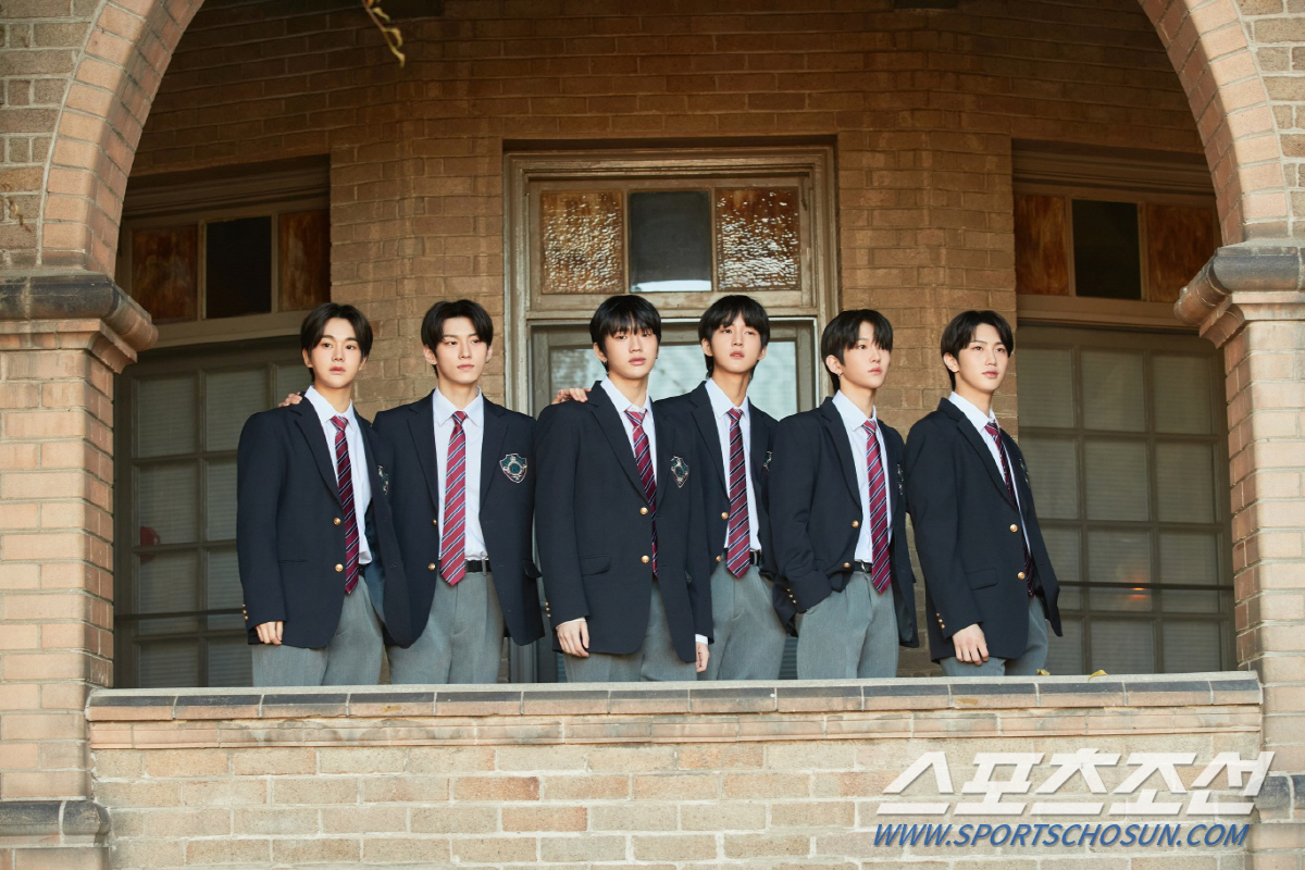 '감성돌' TNX, 美 빌보드 차트 첫 입성…5개 차트 순위권 진입