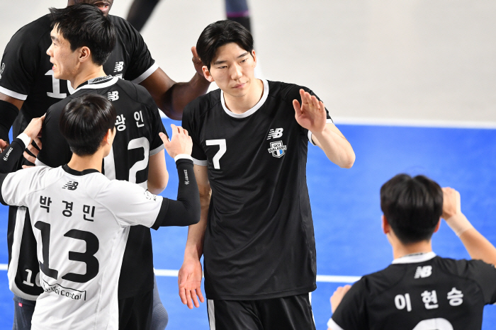 사령탑 웃게하는 '모범생'의 시즌 첫 왕관…"기회가 많았는데"