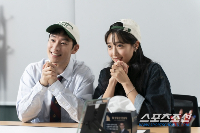 이제훈-표예진, 전격 사내결혼 발표!…꿀 뚝뚝 신혼부부 모드 '눈길'('…