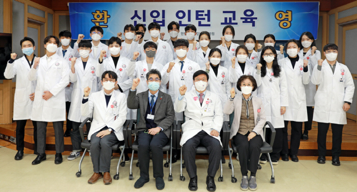 한림대강남성심병원, 신입 인턴의사 환영식·직무교육 실시