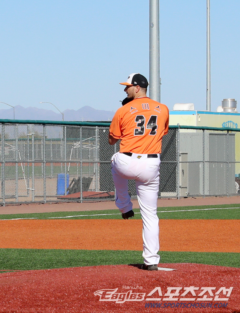 [오키나와]달라진 한화 2경기 홈런 5개, 공 10개로 1이닝 무실점 김…