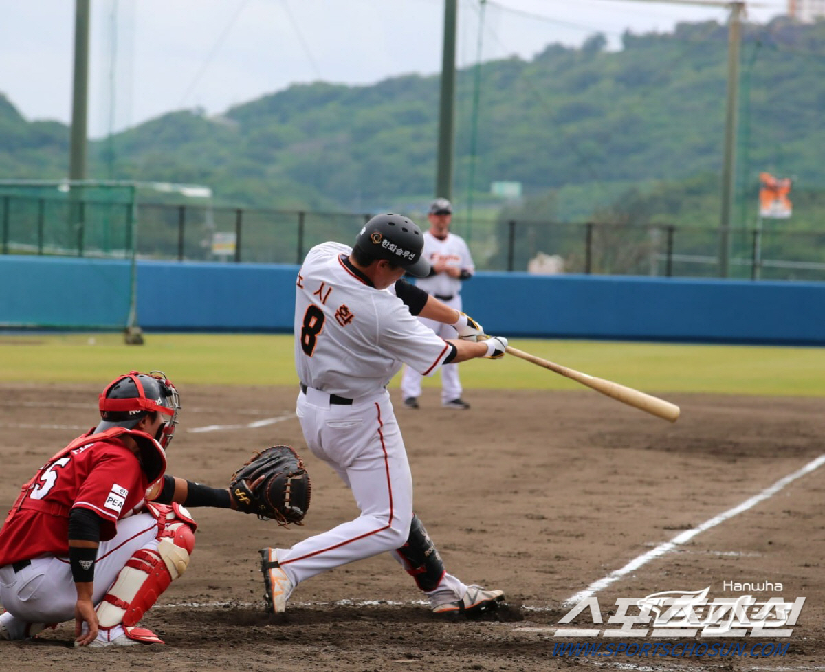 [오키나와]달라진 한화 2경기 홈런 5개, 공 10개로 1이닝 무실점 김…