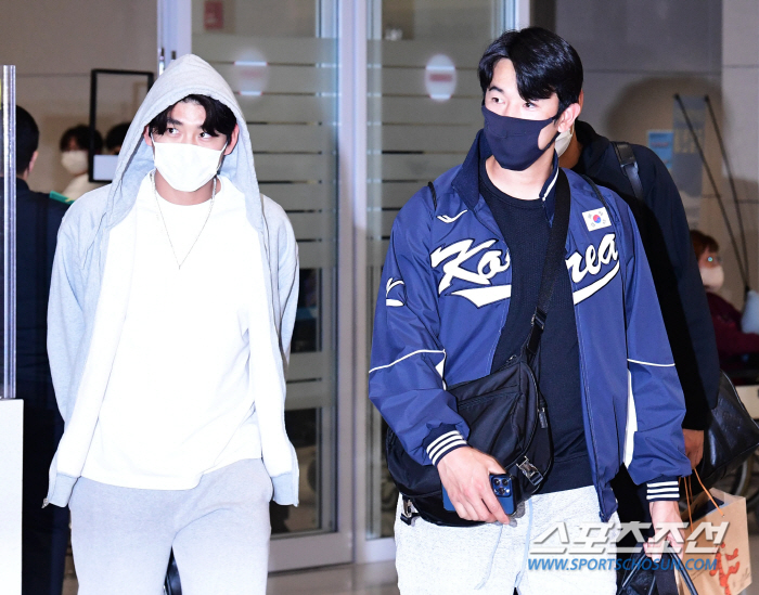'8시간 버스 여행' 피로 잊은 국대 에이스…2년전 아픔 떠올렸다 [고척…