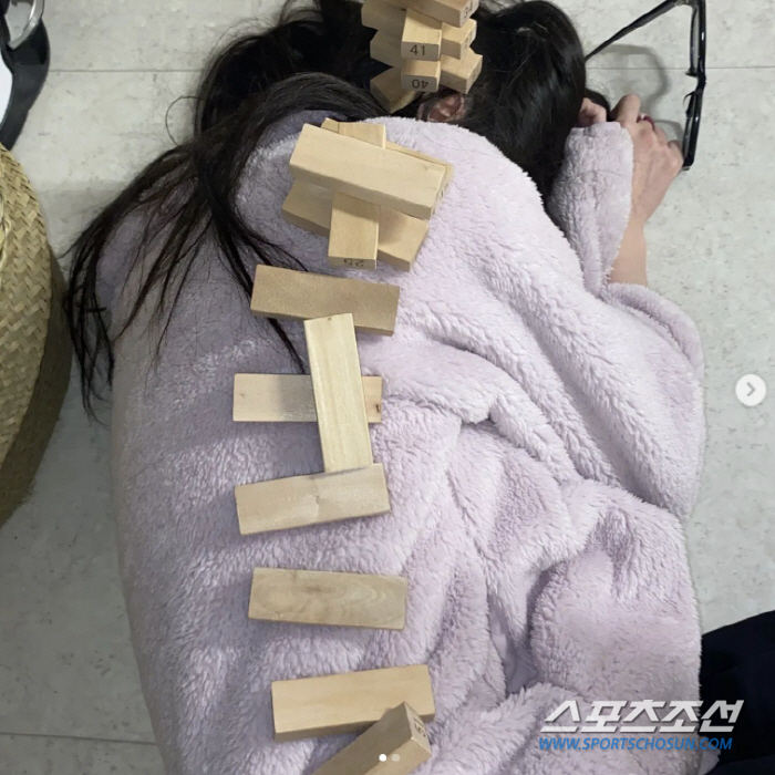 [SC이슈]"다시는 술 마시지 않겠다" 한소희, 소주 모델로 발탁…문제의…