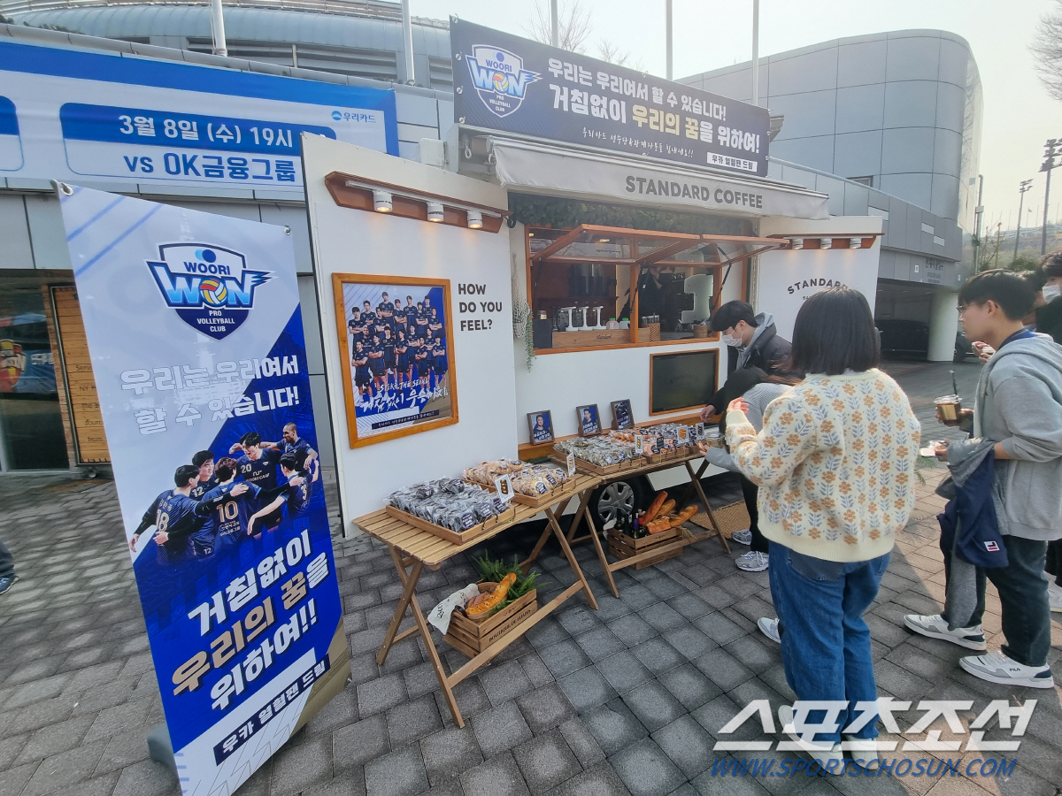 '우리여서 할 수 있다!' 봄 배구 운명 걸린 일전 앞둔 우리카드에 전해…