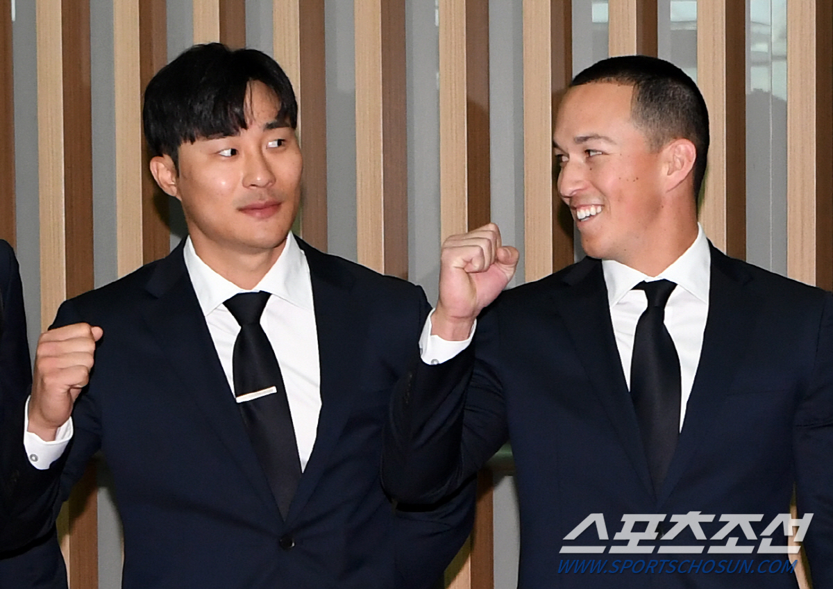 '걸전의 땅 일본 출국' ML 키스톤콤비 에드먼·김하성 '눈빛만 봐도 통…