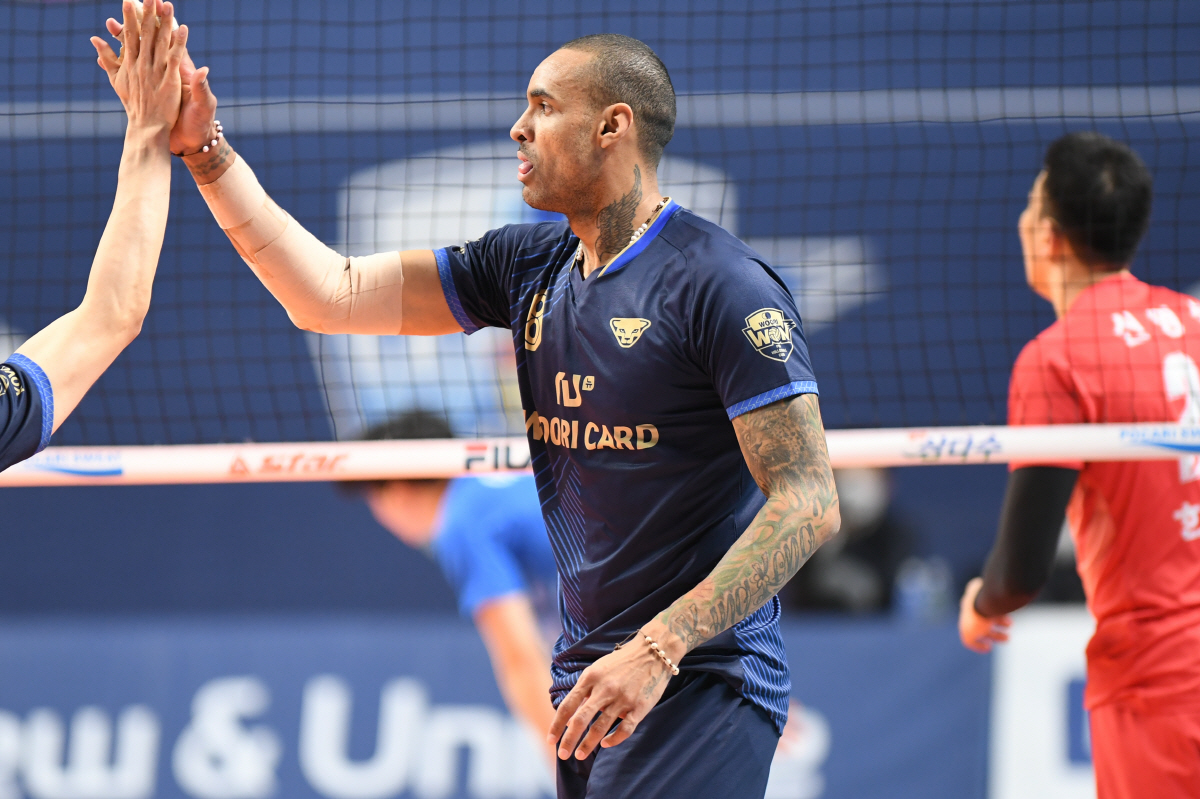 완벽했던 하루…그러나 아가메즈는 웃지 않았다 "아직 봄 배구 확정 아냐,…