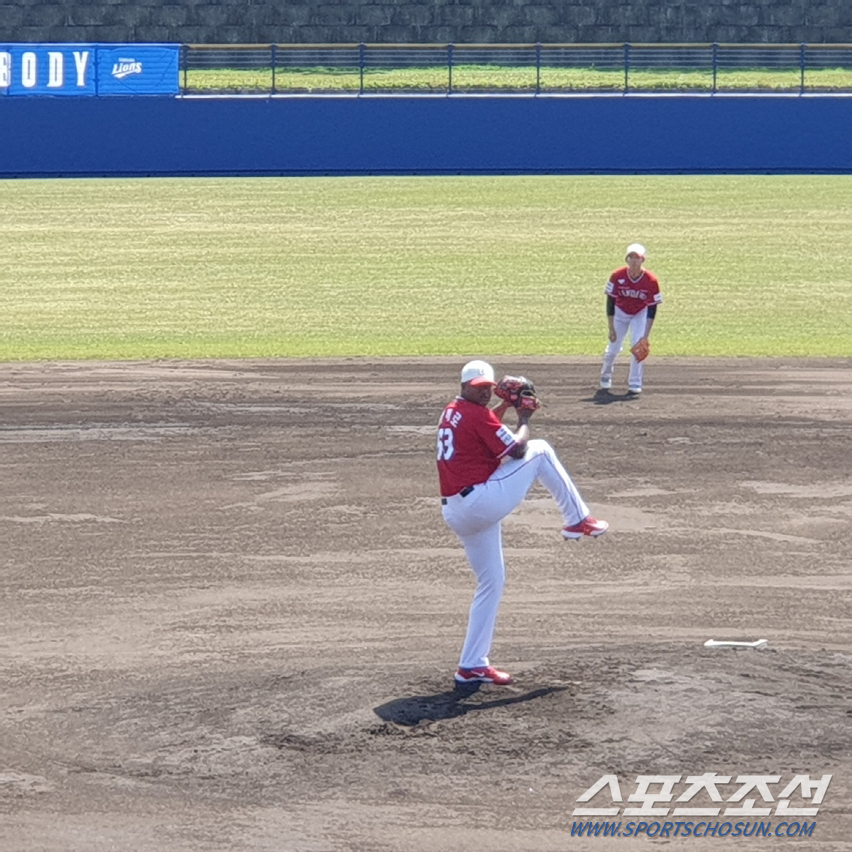 '악, 어깨' SSG 새 외인 에이스 로메로, 삼성전 통증으로 조기강판.…