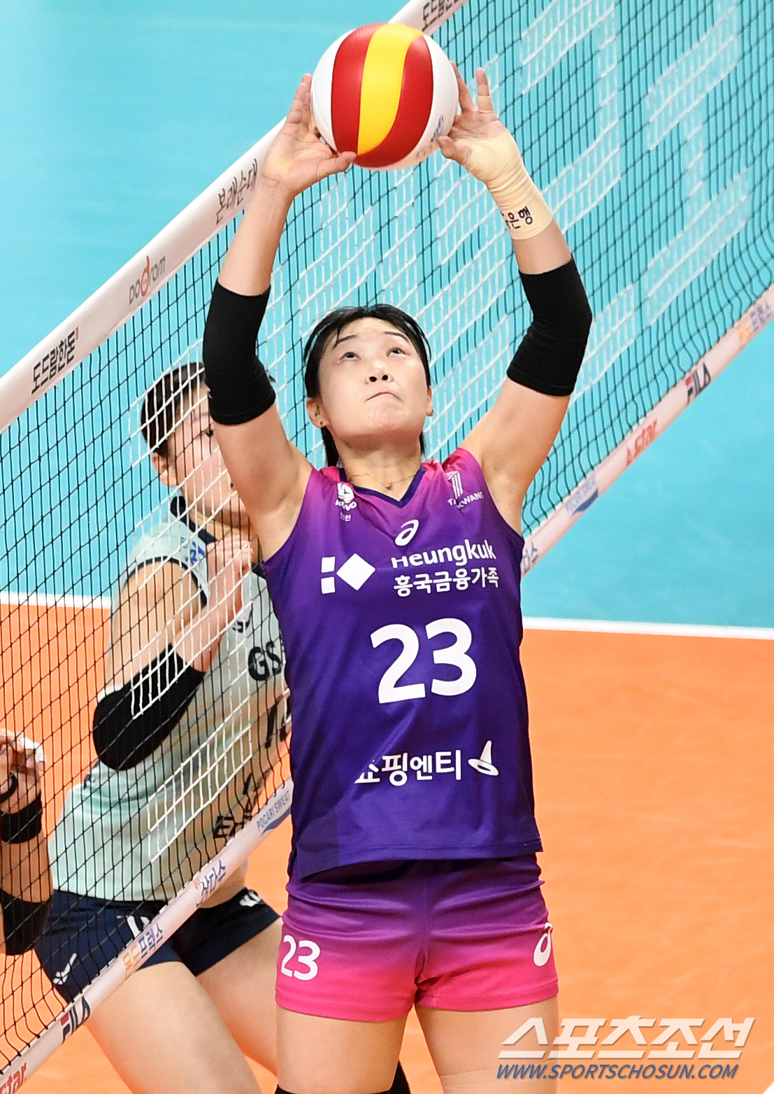 흥국 이원정, 햄스트링 부상으로 결장…무거워진 김다솔 어깨 [김천현장]