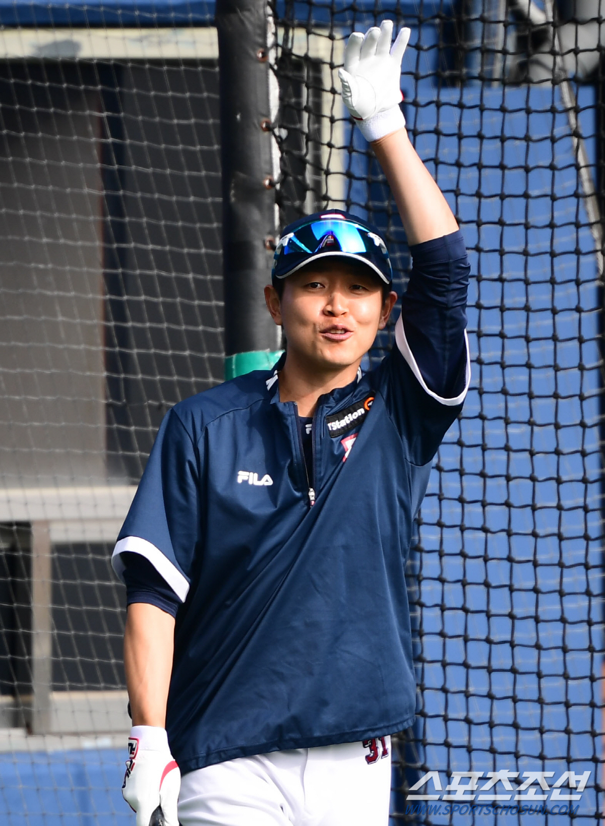 '수빈아, 내 볼 때려봐~' 이승엽 감독 '미소는 기본 장착-선수 맞춤형…