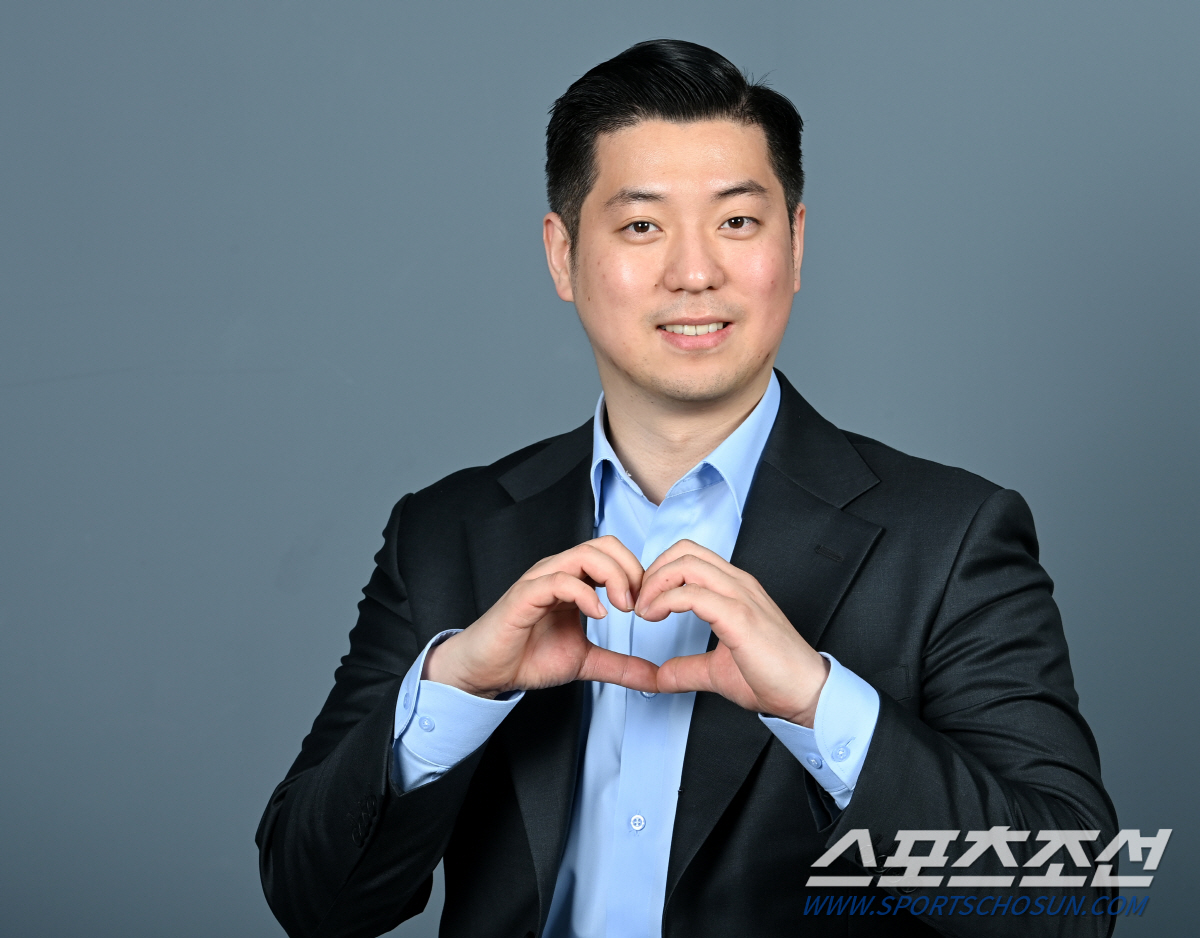 '다트' 던지던 손에 6.8㎏ 공…결혼+MVP '인생역전' 33세 박근우…