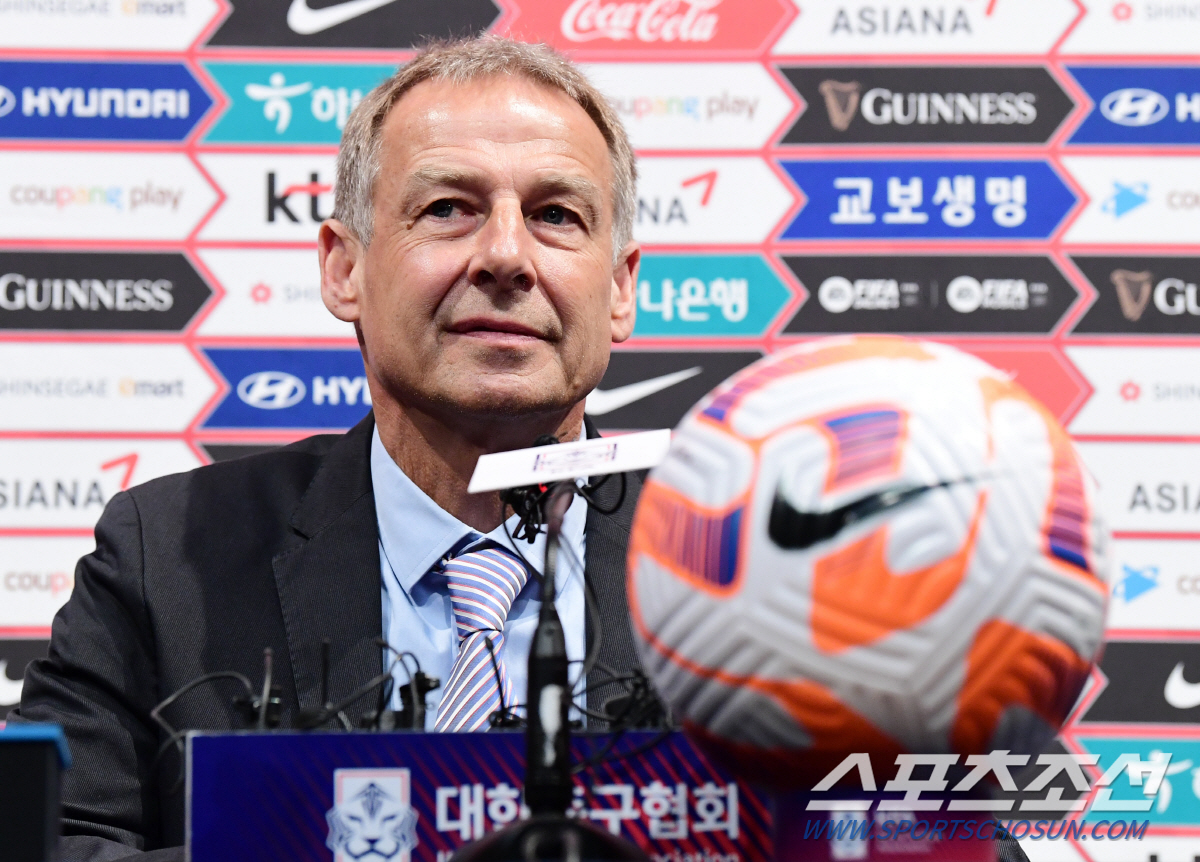 [현장인터뷰]클리스만 감독 취임 "아시안컵 우승 넘어 월드컵 4강 목표"…