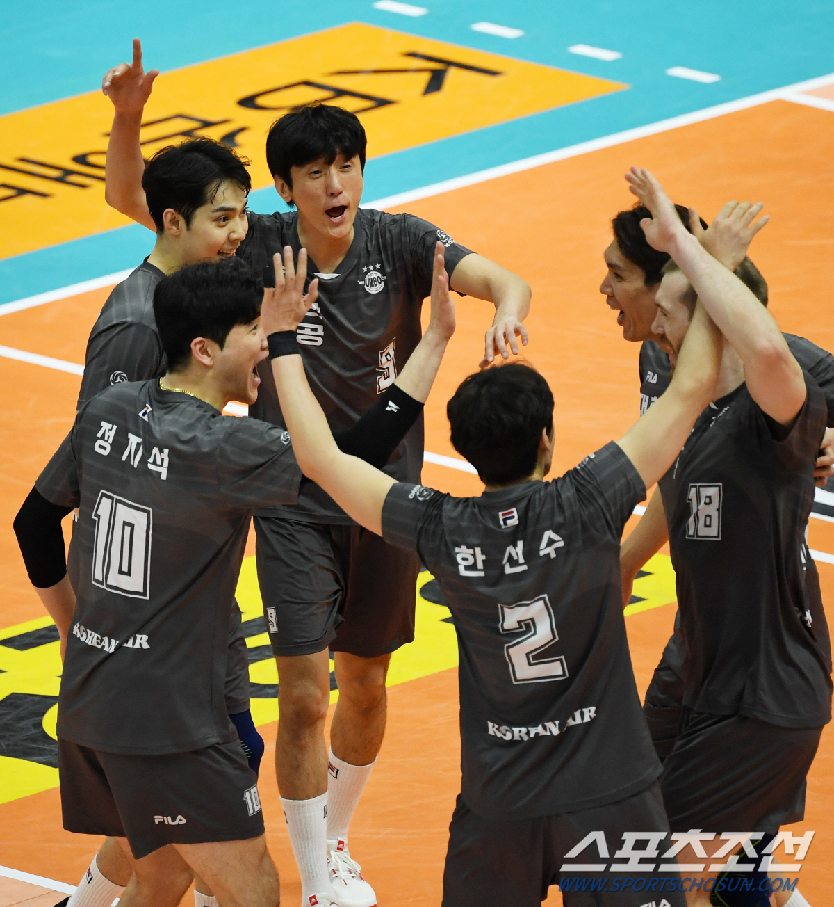 대한항공 왕조시대 열었다. KB손보 꺾고 3시즌 연속 1위. 트레블도 보…