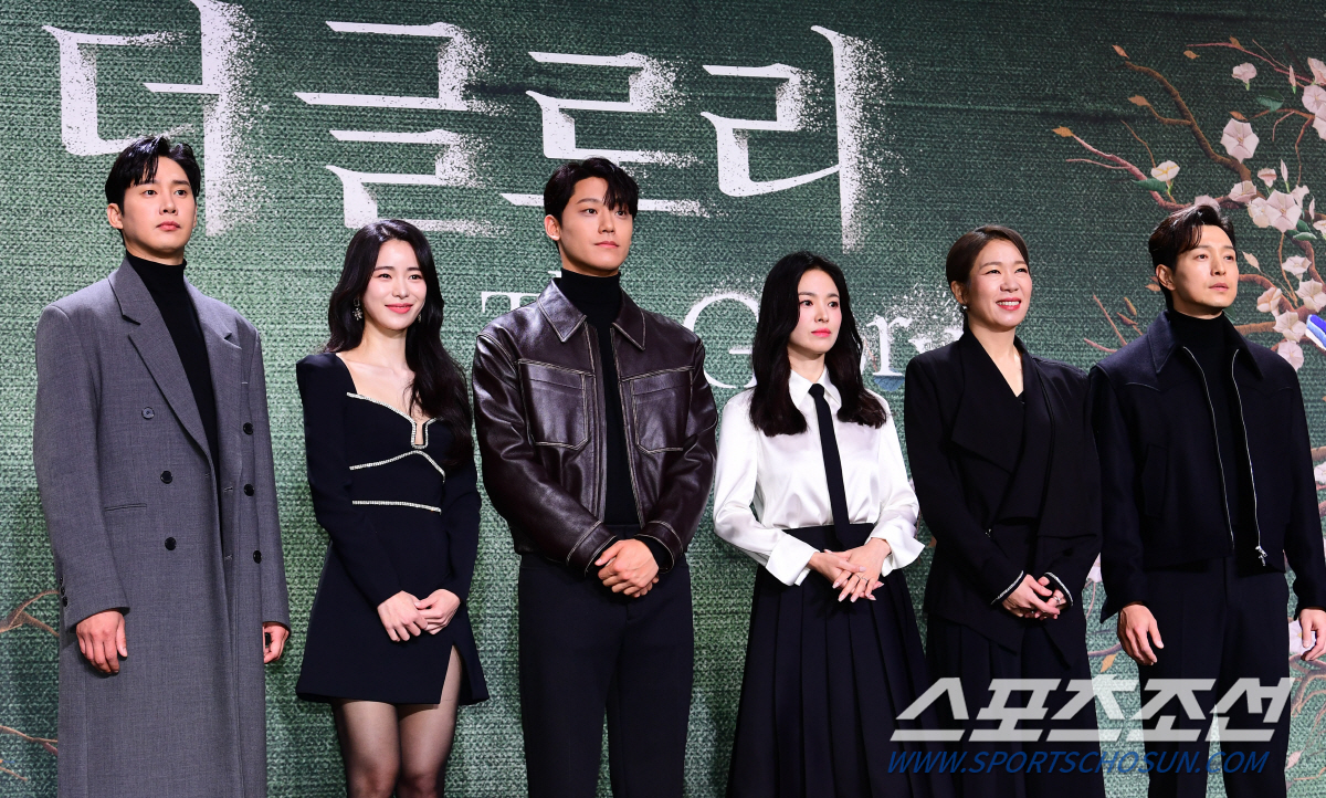 [종합] '더글로리2', 하루만 26개국 1위…송혜교의 영광→PD 학폭의…