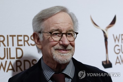(뉴욕 UPI=연합뉴스) 미국 영화감독 스티븐 스필버그가 5일(현지시간) 뉴욕에서 열린 75회 미국작가조합상(Writers Guild Awards) 시상식에 참가하고 있다. 1949년 처음 시상된 이 상은 동·서부 미국작가조합이 매년 선정하는 영화·텔레비전·라디오 작품에 주어진다. 2023.03.06 ddy04002@yna.co.kr