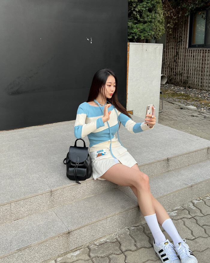 "다리 끝이 어디야?"…경리, 늘씬한 각선미 자랑 '모델 비율'