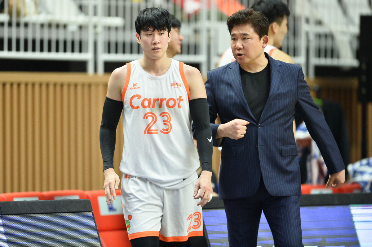 [KBL 승장인터뷰]김승기 캐롯 감독, "수비는 만점이었다"
