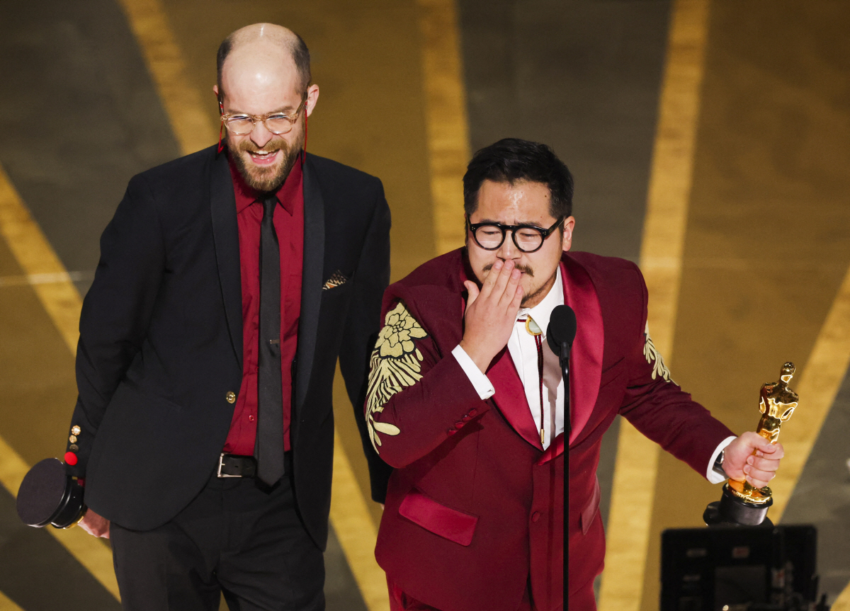 '에에올' 다니엘 콴·다니엘 쉐이너트, 스필버그 제치고 감독상 수상 ('…