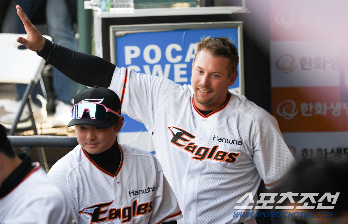 [대전현장]불펜투수 5명이 5이닝 무실점 봉쇄, 수베로 한화 감독 "고무…