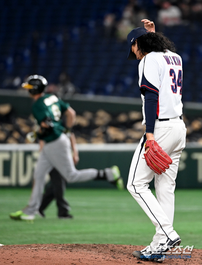'왜 우리 팀 투수만…' 부글부글 끓어오르는 팬심,  최악의 참사→내부 …