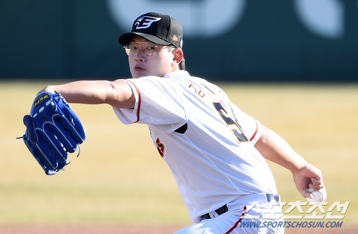 최고 158km 강속구 꽂고, 무사 1,2루에서 세타자 연속 범타, 강심…