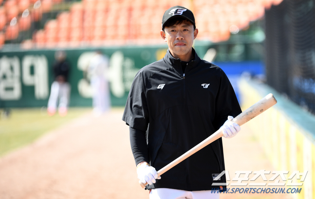 '이글스에 온걸 환영해요' 새 가족 이명기 향한 후배들의 깜짝 박수 '마…