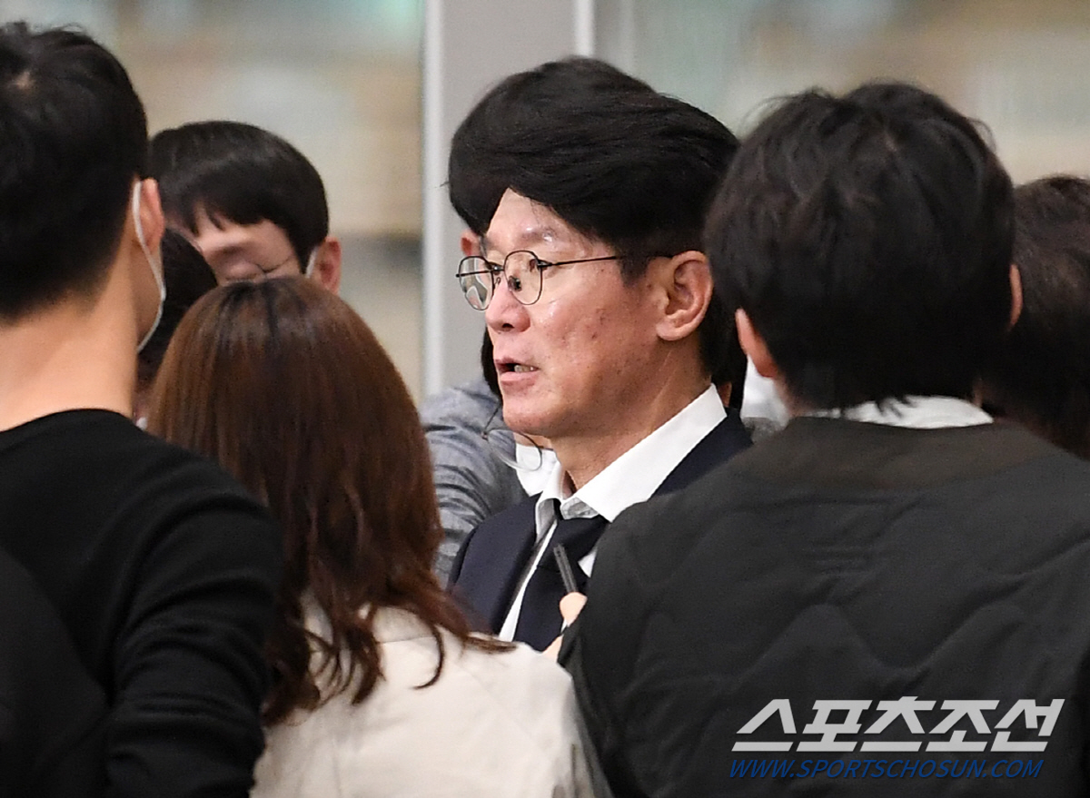 고개 숙인 이강철 감독, 혹사 얘기에 고개들어 정색했다. "한국시리즈에서…