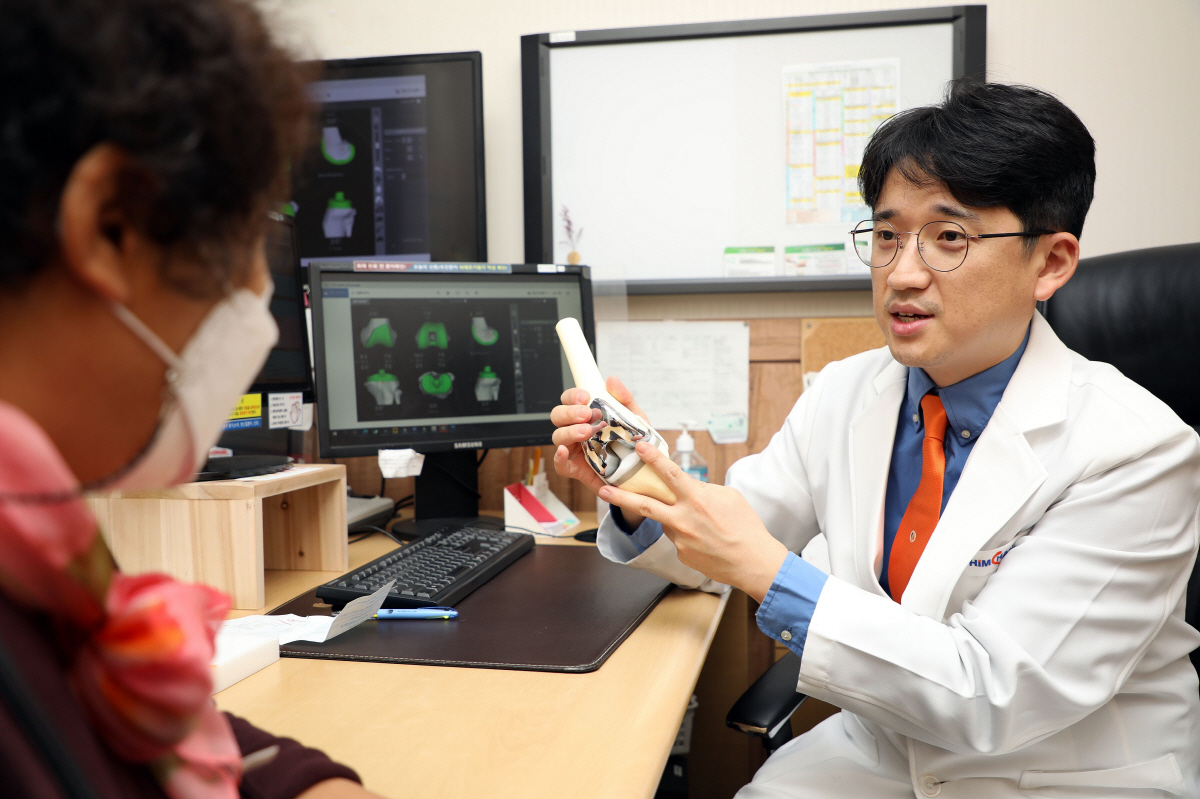 봄 등산 발목 염좌·반월상 연골판 손상 흔해…등산화·스틱 등 중요