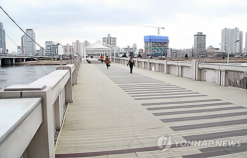 '새로운 울산 야경 명소'…매주 금·토 울산교 '움직이는 빛 쇼'