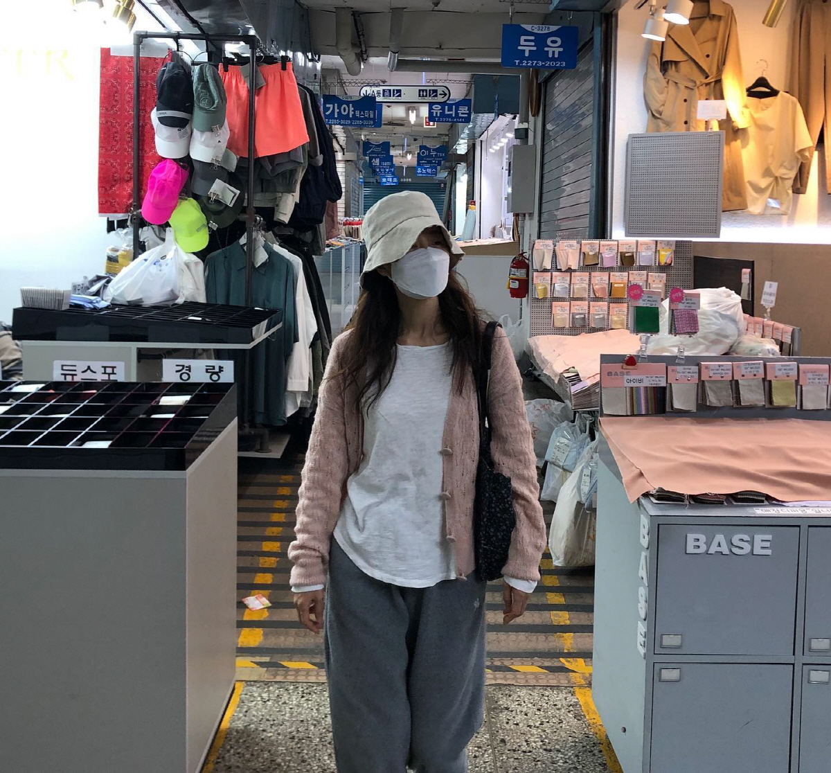 강수지, 동대문 시장에서 쇼핑..♥김국진도 못 알아보겠네