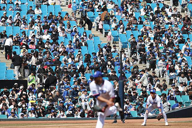 "그렇게 많이 오셨어요?" 사령탑도 놀란 라팍 구름관중...WBC 우려는…