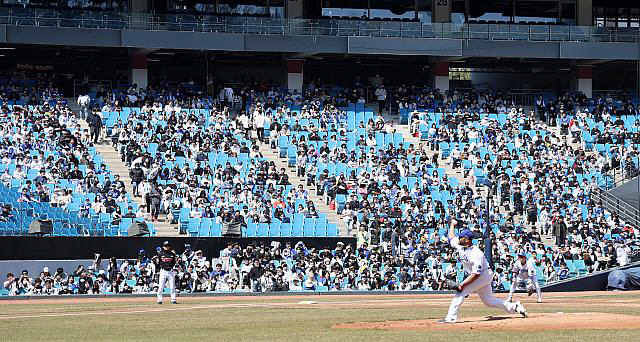 "그렇게 많이 오셨어요?" 사령탑도 놀란 라팍 구름관중...WBC 우려는…
