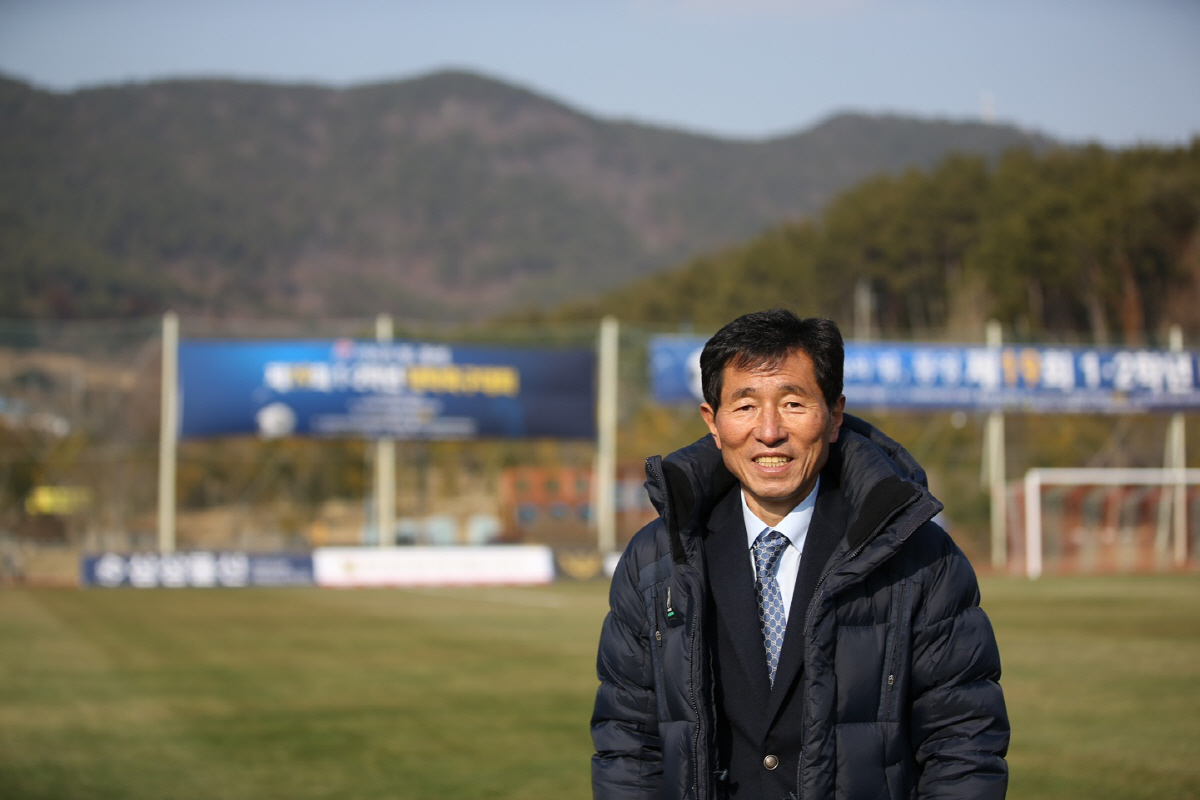 [인터뷰]대학축구 '심부름꾼' 자처, 한-일전 앞둔 변석화 회장 "솔직히…
