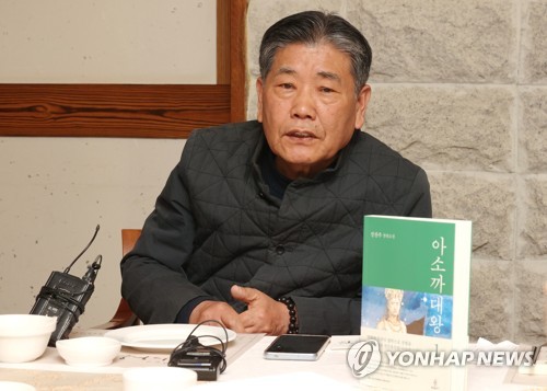 (서울=연합뉴스) 이재희 기자 = 정찬주 작가가 20일 오후 서울 종로구 설가온에서 열린 장편소설 '아소까대왕' 출간기념 기자간담회에서 취재진의 질문에 답하고 있다. 2023.3.20 scape@yna.co.kr