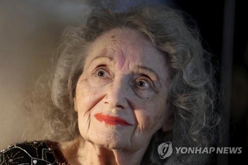 '美라스베이거스 첫 마술사' 글로리아 데이 별세…향년 100세