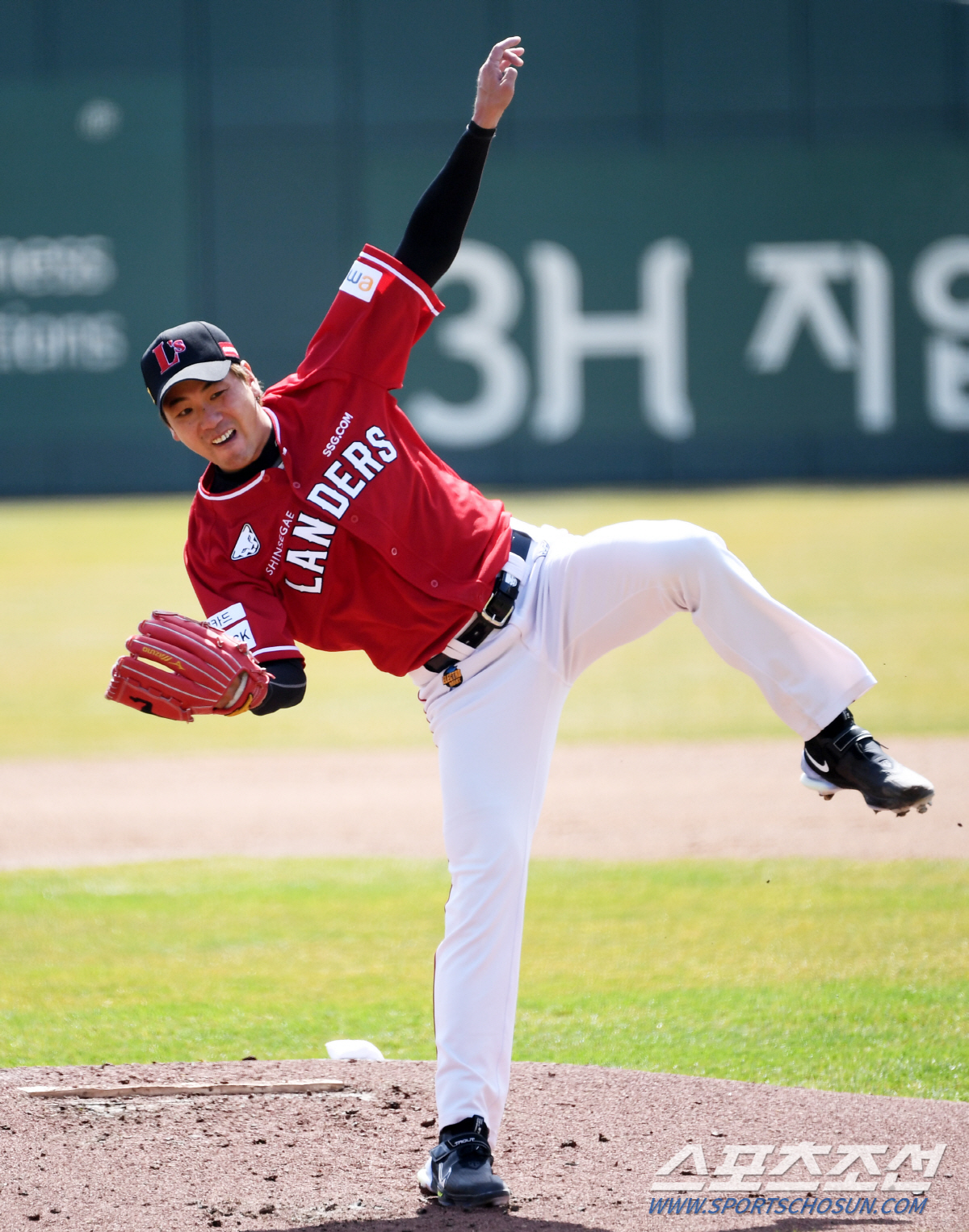 "개막전 선발? 영광이죠" 54구로 3.2이닝 무실점 김광현, KIA전에…