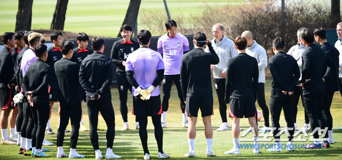'가슴번호와 오전훈련' 클린스만 사단과 국대 선수들, 썸타는 중입니다