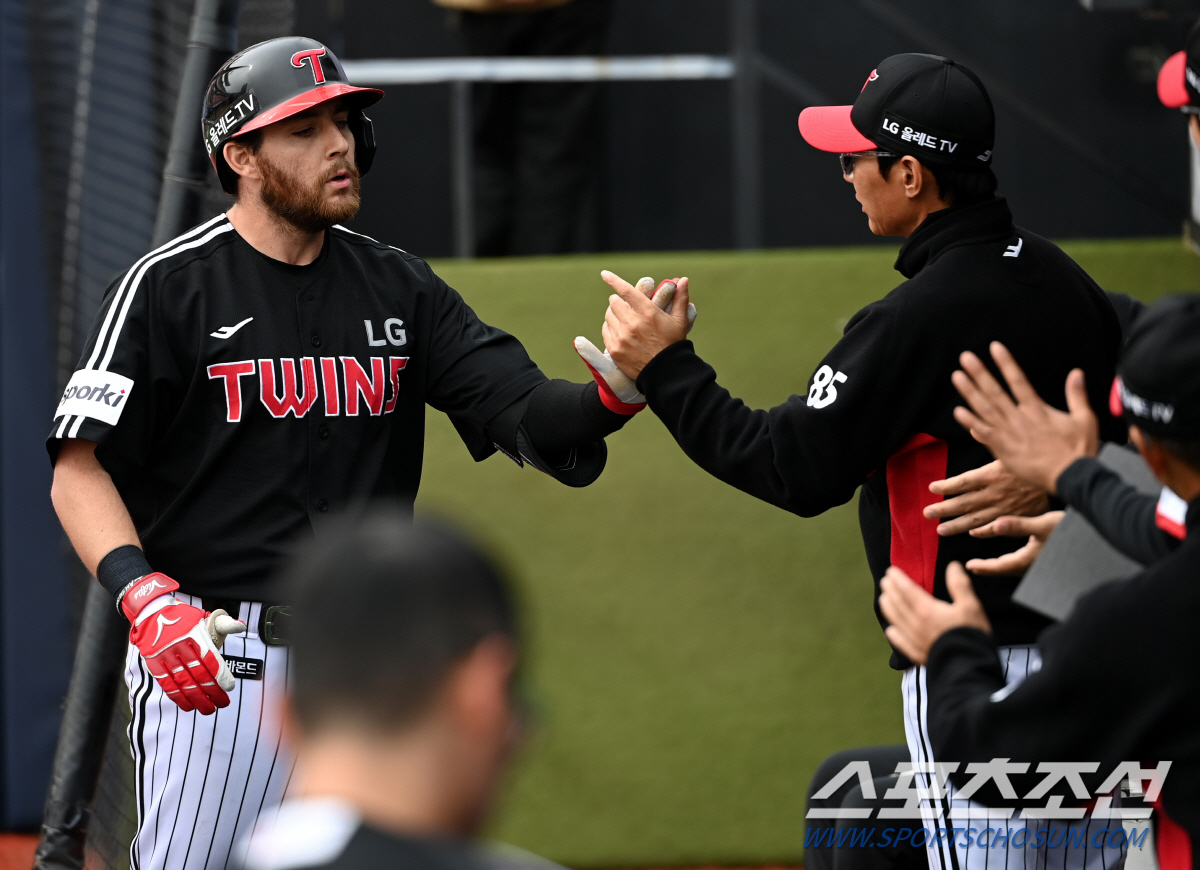 강효종 4이닝 1실점+오스틴 홈런-3타점 폭발 LG, KT 6-2잡고 1…