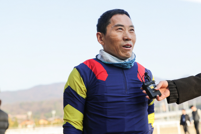 [경마]통산 2200승 돌파! 57세 경마대통령 박태종 기수의 전설은 현…