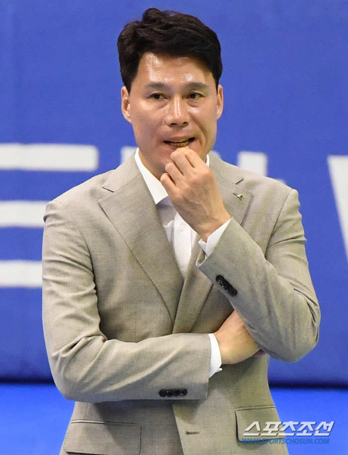 '벼랑 끝' 현대건설 강성형 감독 "졸전, 모두 분발해야"[수원 패장]