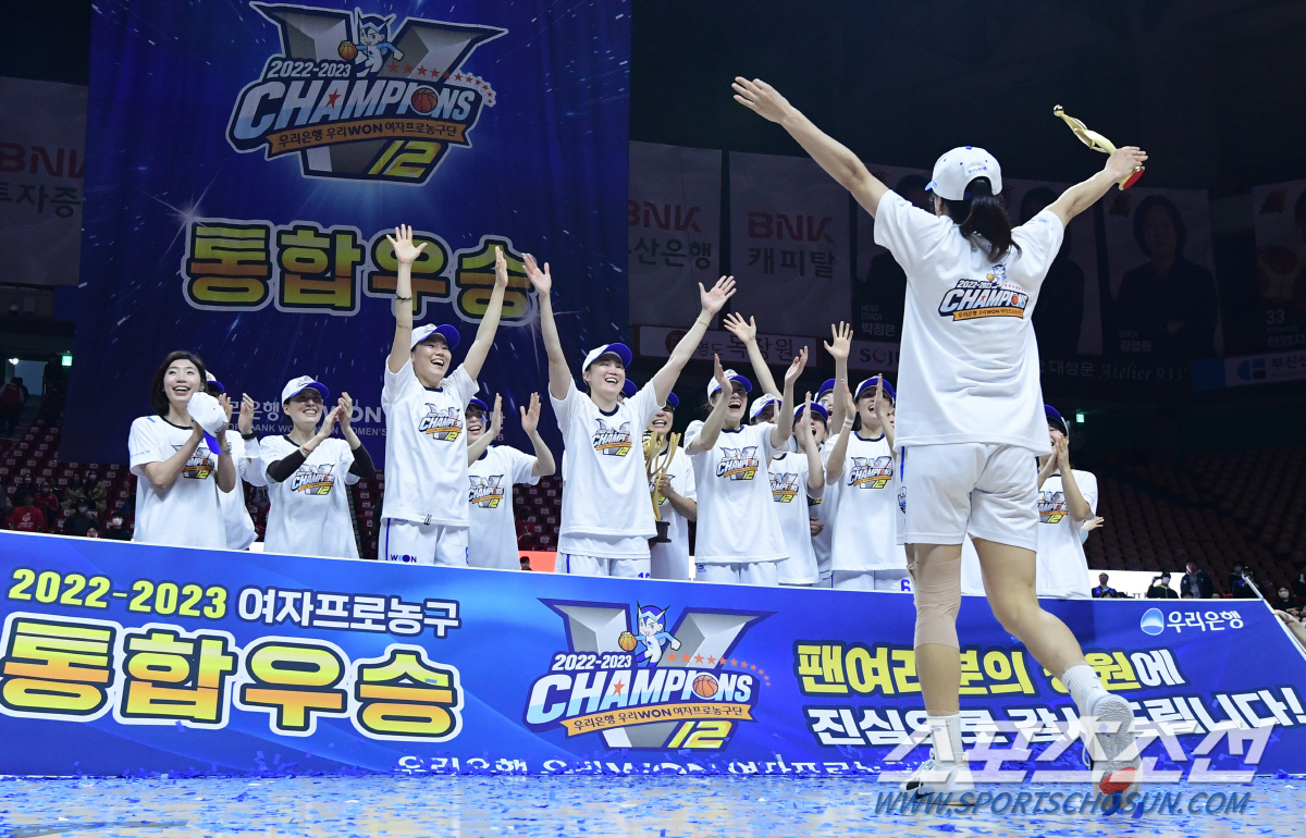 [현장인터뷰] 통합 MVP 김단비 "개인적으로 챔프전 MVP는 박지현. …