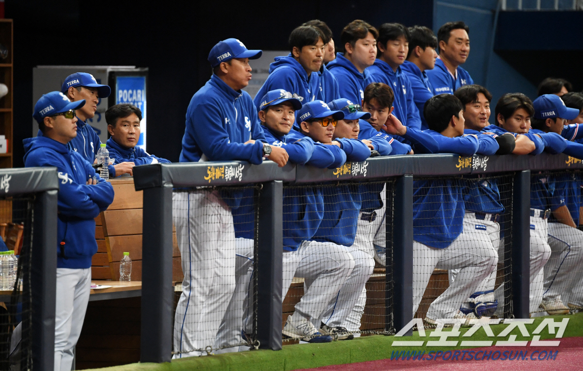 '만년 거포 유망주 꼬리표 뗀다!' 간절한 김동엽을 지켜보는 박진만 감독…